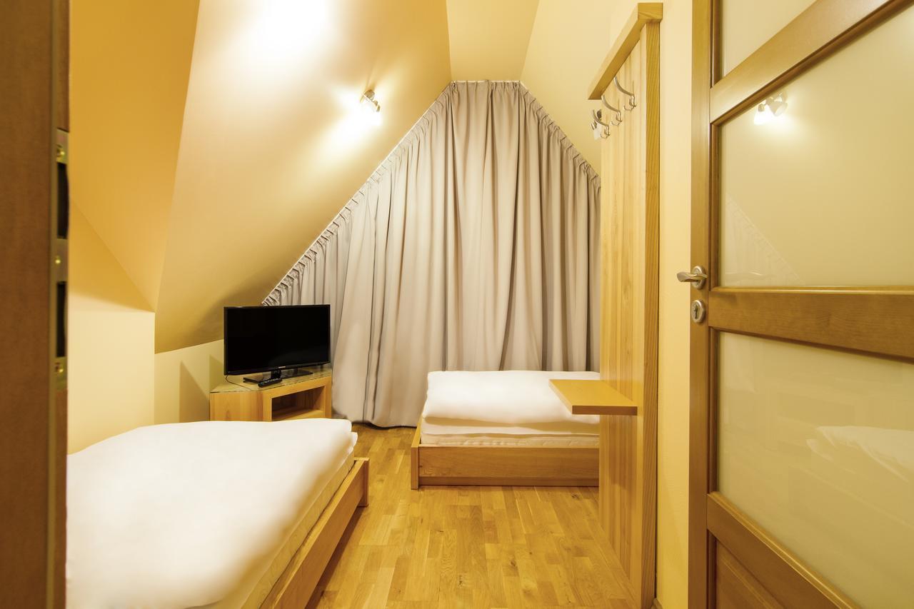 Hotel Pory Roku Czysteblota Bagian luar foto